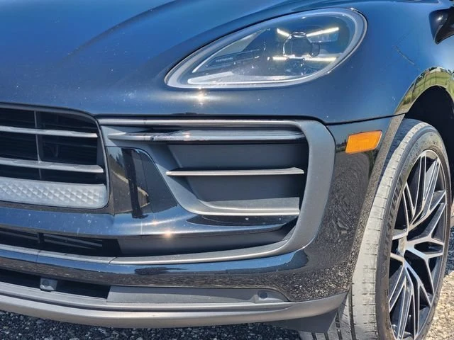 2022 Porsche Macan - Image 9 of 19
