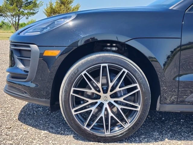 2022 Porsche Macan - Image 8 of 19