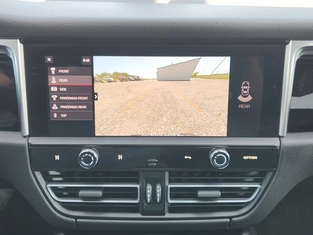 2022 Porsche Macan - Image 17 of 19