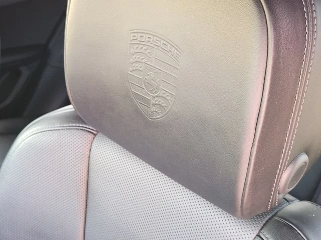 2022 Porsche Macan - Image 15 of 19