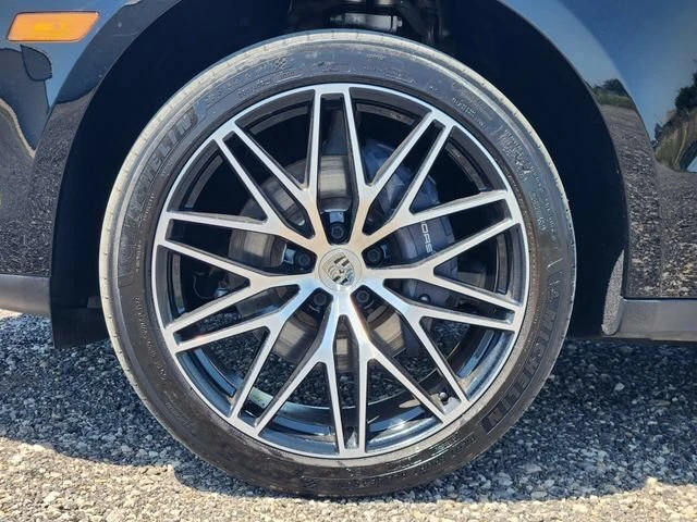 2022 Porsche Macan - Image 10 of 19