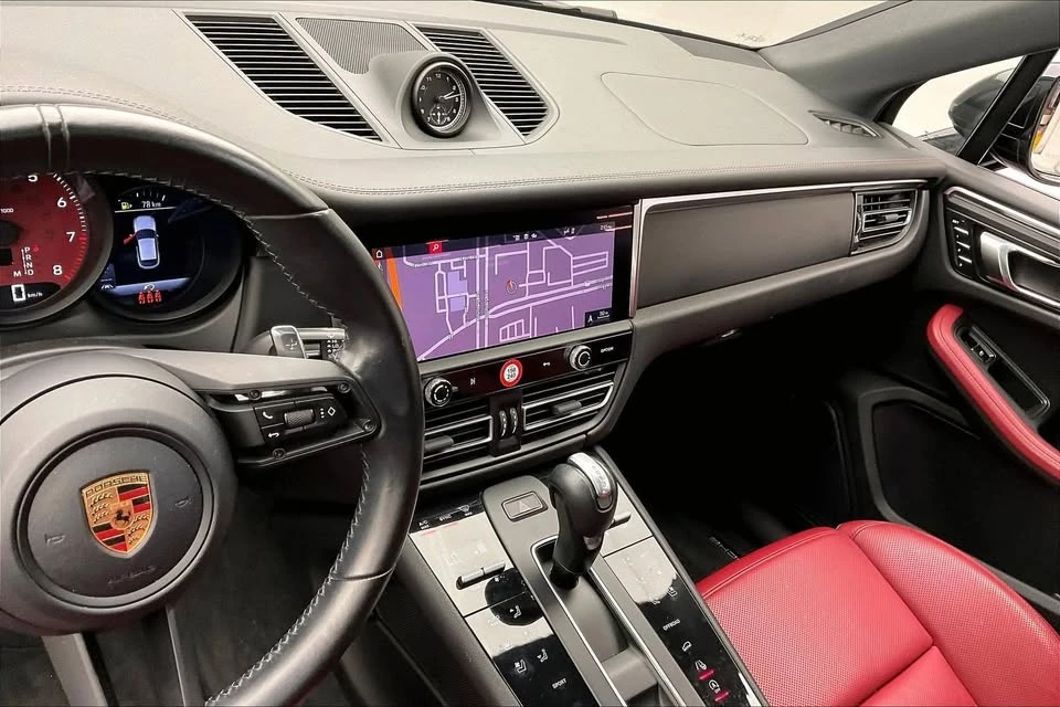2022 Porsche Macan - Image 11 of 20