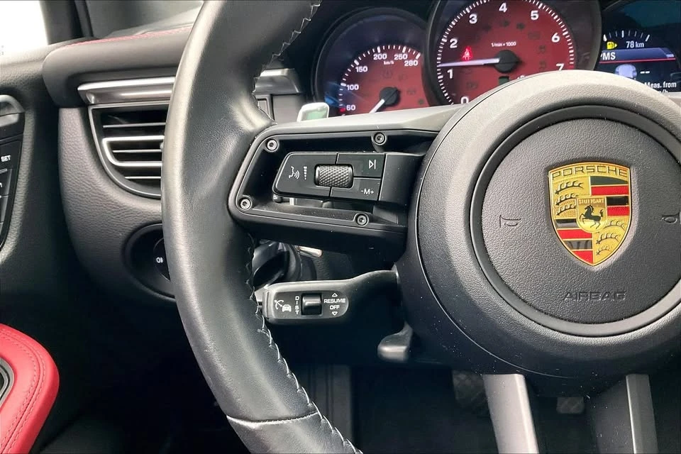 2022 Porsche Macan - Image 15 of 20