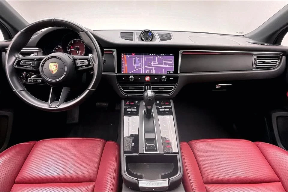 2022 Porsche Macan - Image 10 of 20