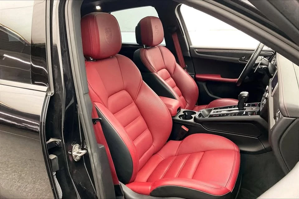 2022 Porsche Macan - Image 13 of 20