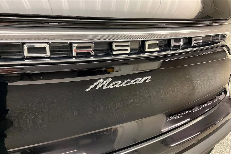 2022 Porsche Macan - Image 19 of 20