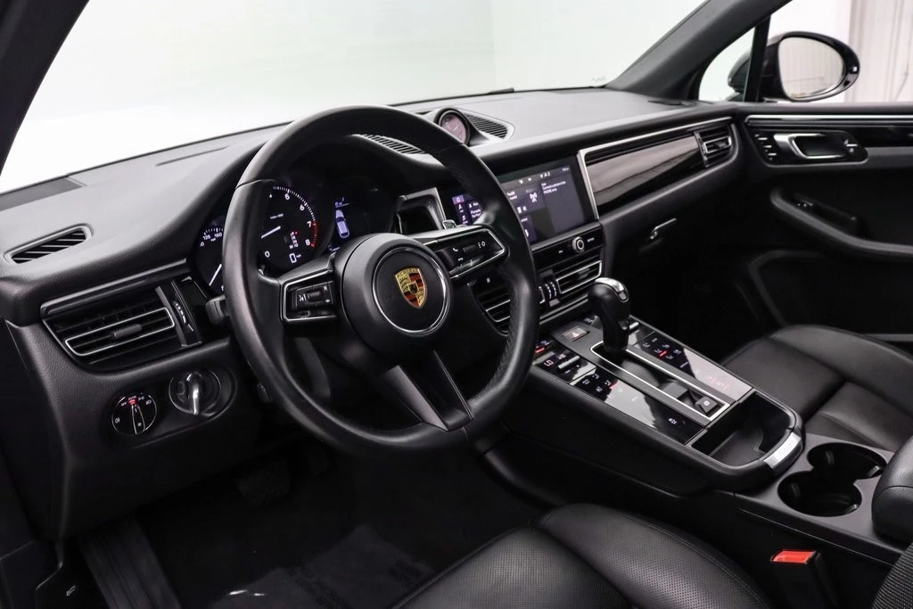 2022 Porsche Macan - Image 14 of 21