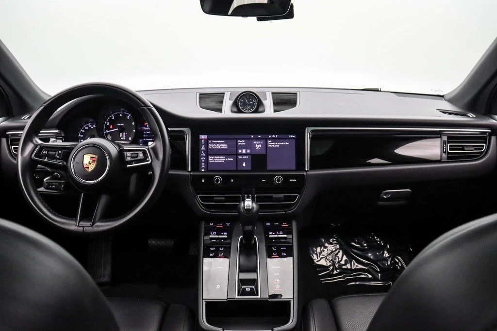 2022 Porsche Macan - Image 16 of 21