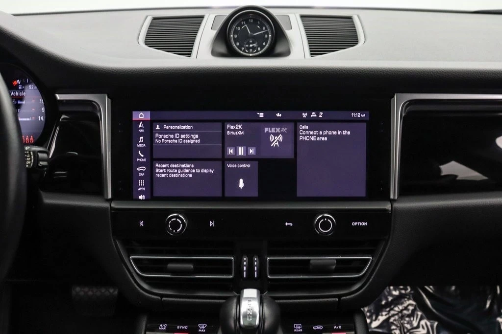 2022 Porsche Macan - Image 17 of 21