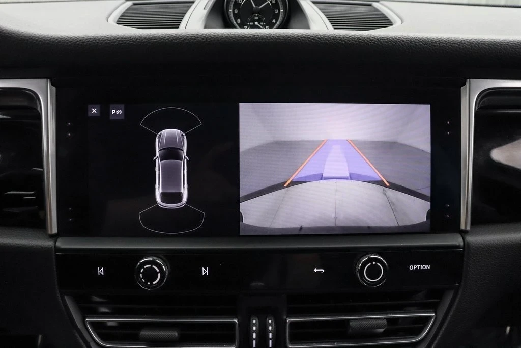 2022 Porsche Macan - Image 20 of 21