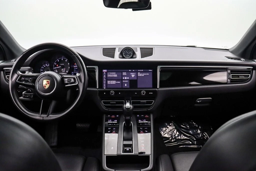 2022 Porsche Macan - Image 16 of 21