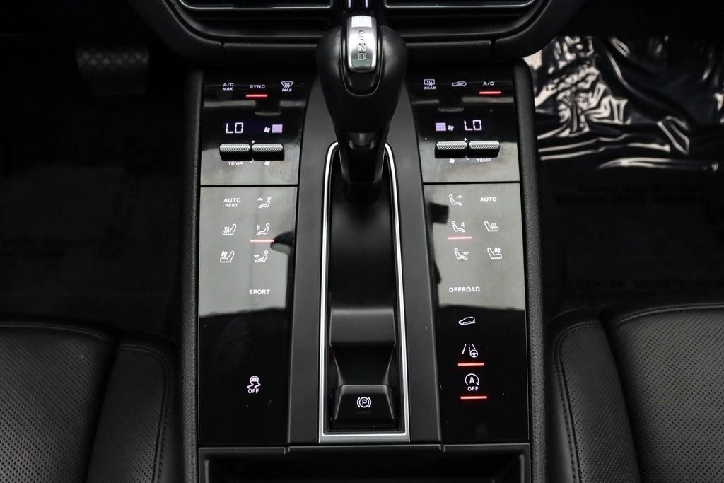 2022 Porsche Macan - Image 19 of 21