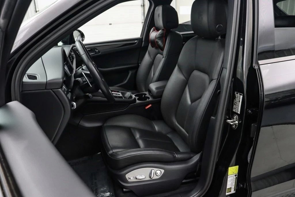 2022 Porsche Macan - Image 13 of 21