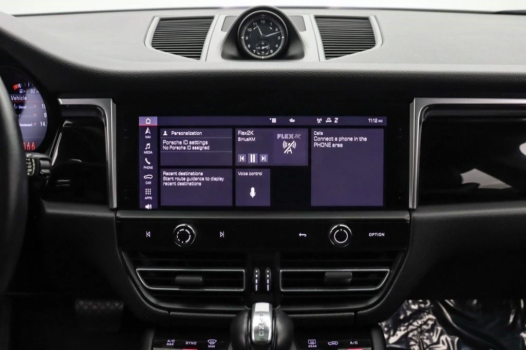 2022 Porsche Macan - Image 17 of 21