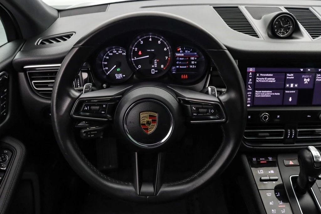 2022 Porsche Macan - Image 15 of 21