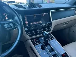 2022 Porsche Macan - Image 9 of 14