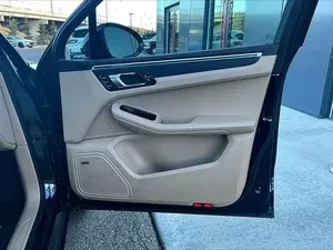 2022 Porsche Macan - Image 13 of 14