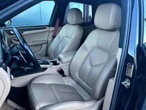 2022 Porsche Macan - Image 10 of 14