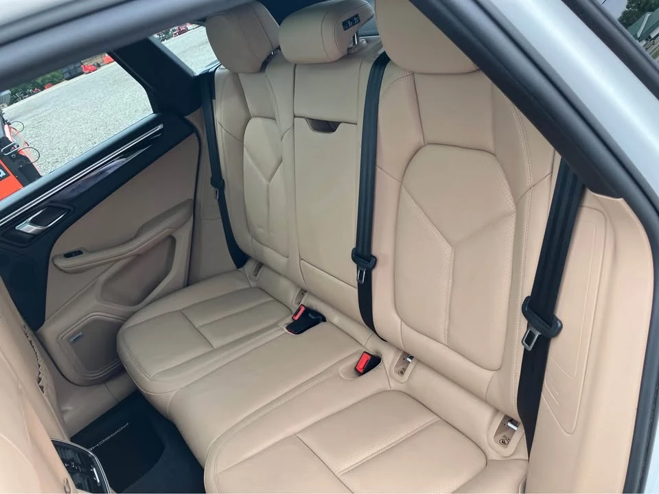 2022 Porsche Macan - Image 7 of 10