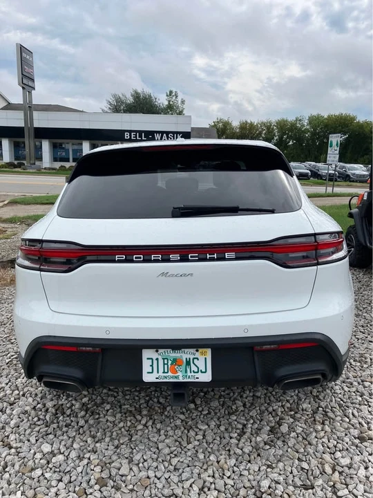 2022 Porsche Macan - Image 4 of 10
