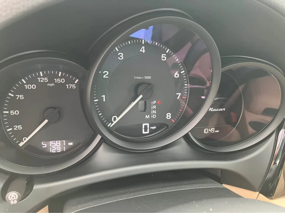 2022 Porsche Macan - Image 5 of 10