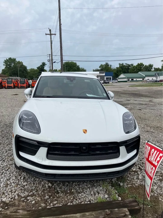 2022 Porsche Macan - Image 2 of 10