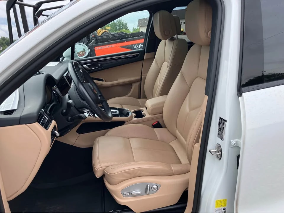 2022 Porsche Macan - Image 6 of 10