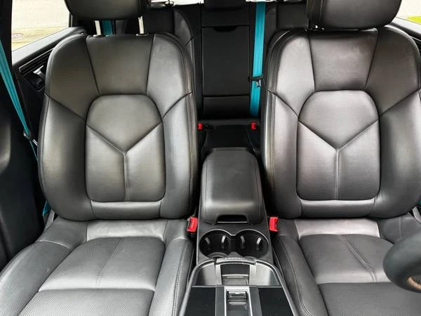 2022 Porsche Macan - Image 8 of 12