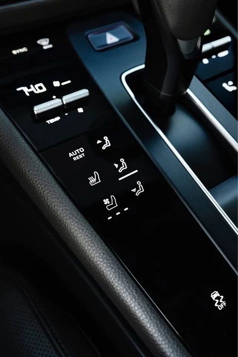 2022 Porsche Macan Turbo - Image 6 of 7