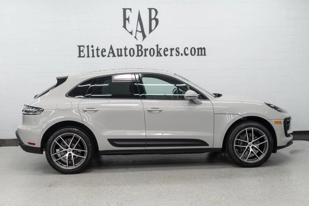 2022 Porsche Macan - Image 5 of 12