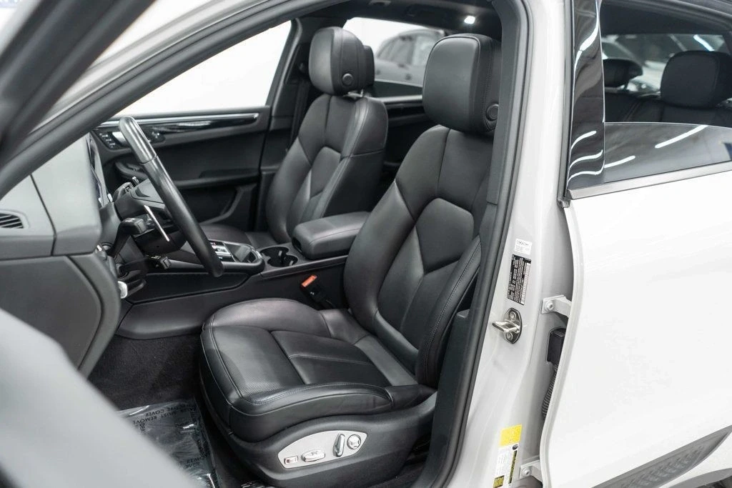 2022 Porsche Macan - Image 10 of 12