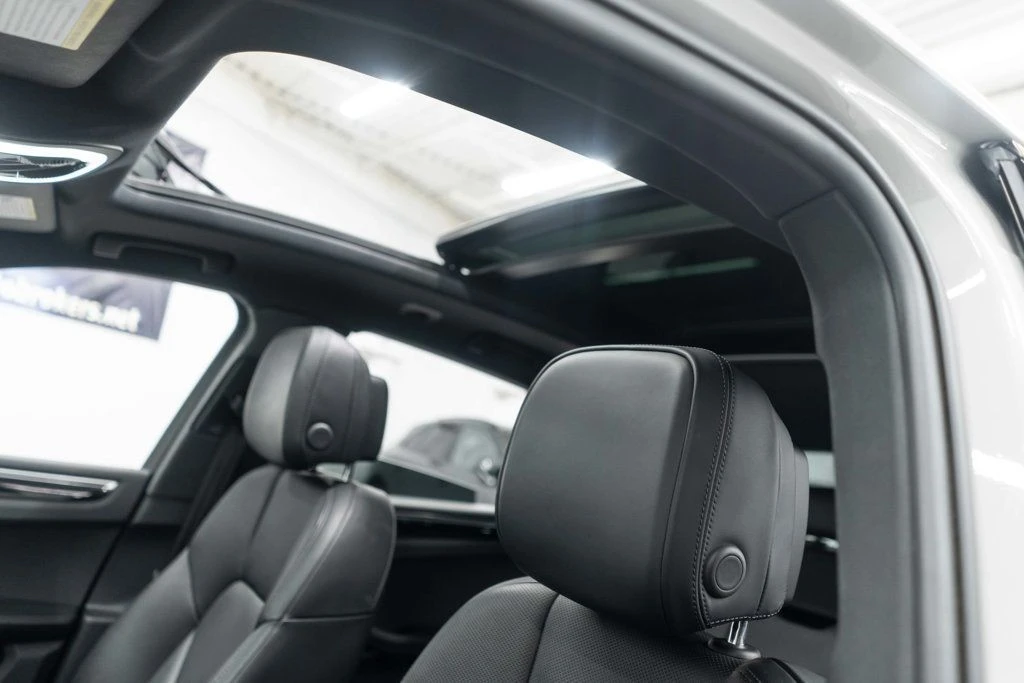 2022 Porsche Macan - Image 9 of 12