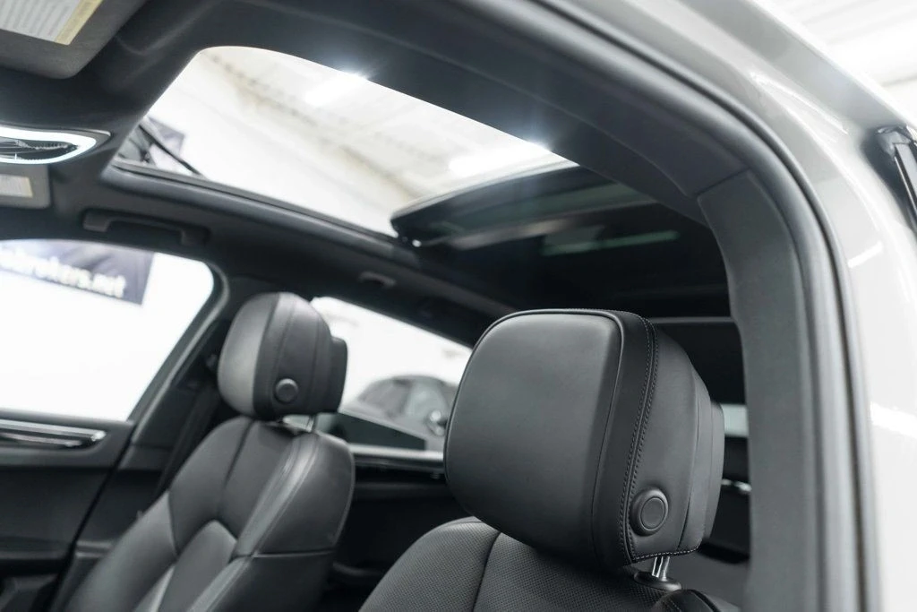 2022 Porsche Macan - Image 9 of 12