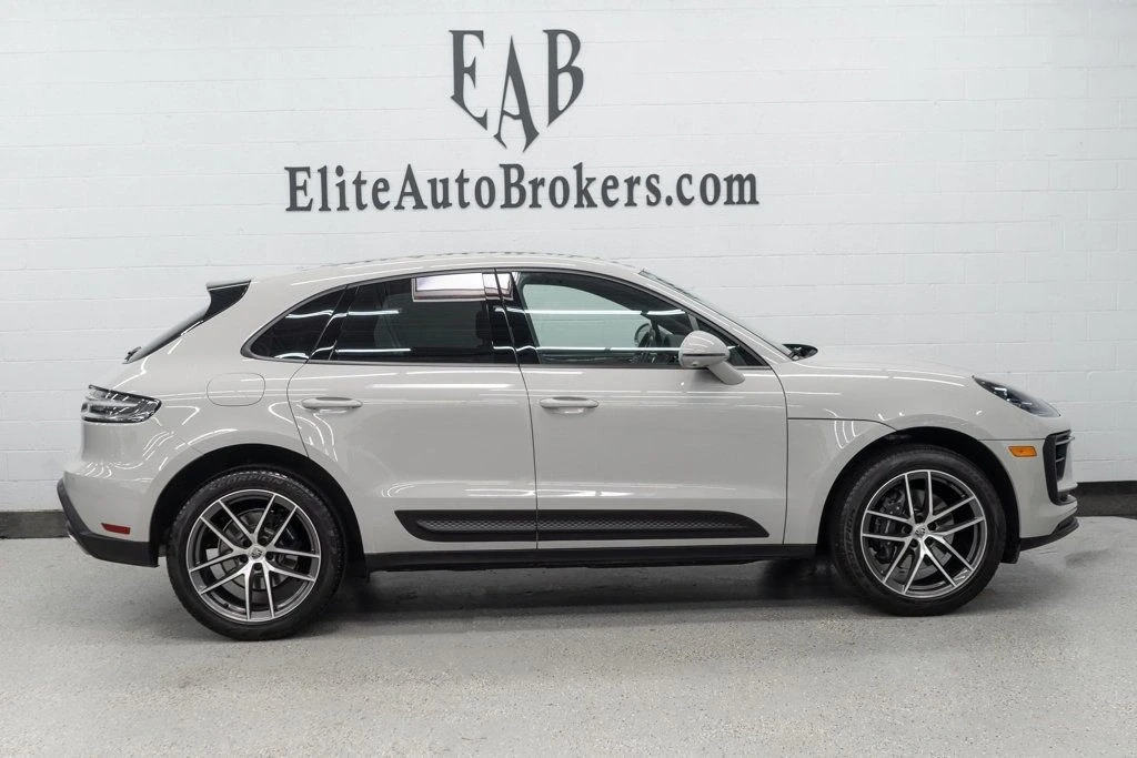 2022 Porsche Macan - Image 5 of 12