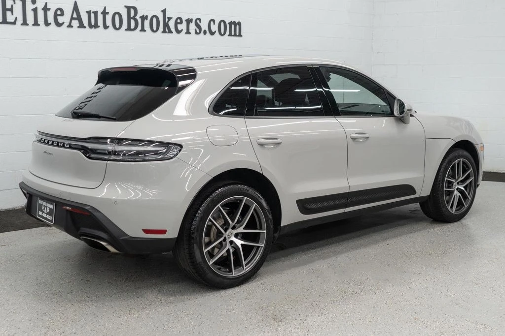 2022 Porsche Macan - Image 6 of 12