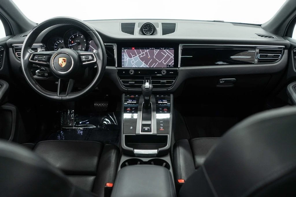 2022 Porsche Macan - Image 11 of 12