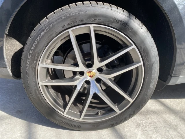 2022 Porsche Macan - Image 20 of 21