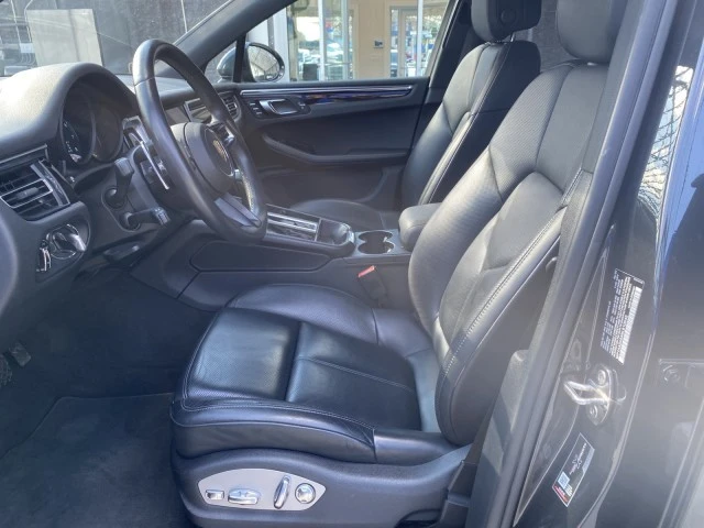 2022 Porsche Macan - Image 14 of 21