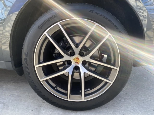 2022 Porsche Macan - Image 18 of 21