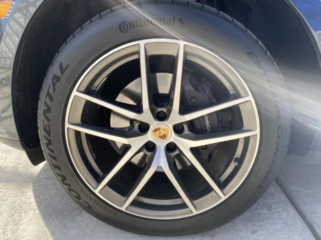 2022 Porsche Macan - Image 16 of 21