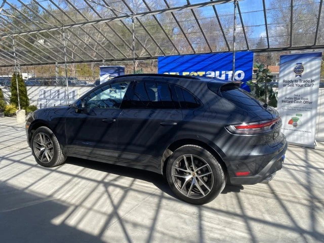 2022 Porsche Macan - Image 13 of 21