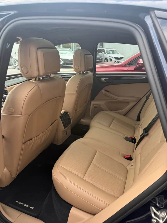 2022 Porsche Macan - Image 10 of 17