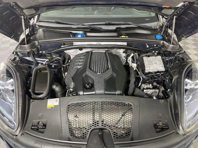 2022 Porsche Macan - Image 12 of 15