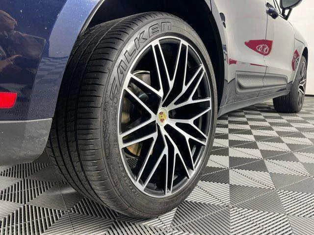 2022 Porsche Macan - Image 14 of 15