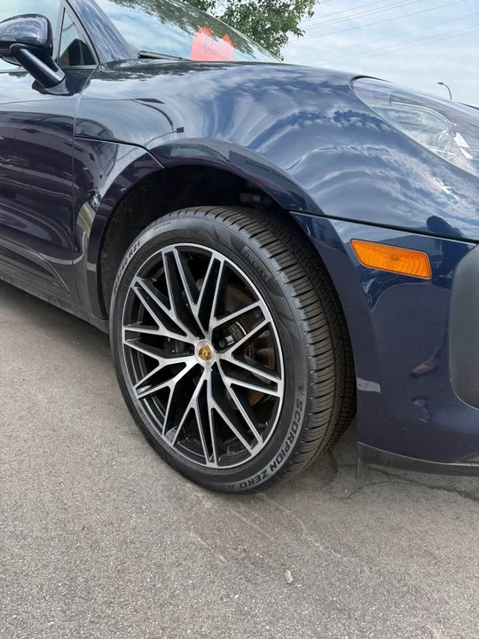 2022 Porsche Macan - Image 2 of 17