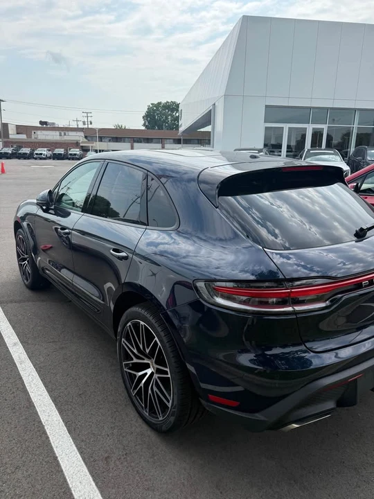 2022 Porsche Macan - Image 5 of 17