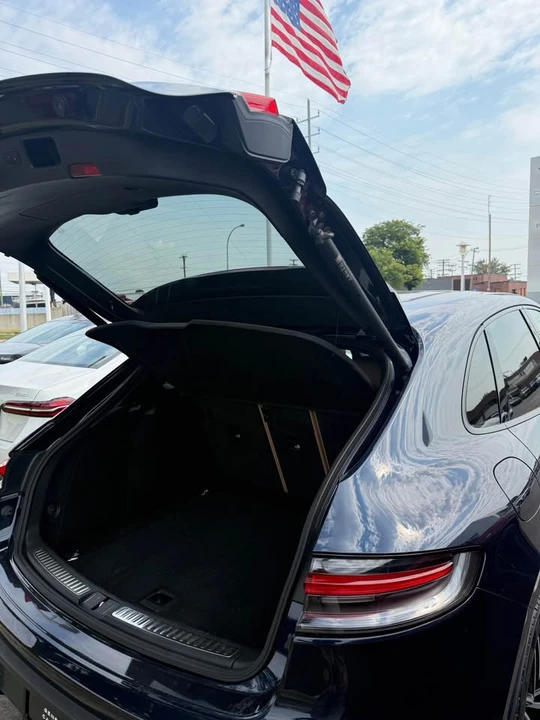 2022 Porsche Macan - Image 6 of 17