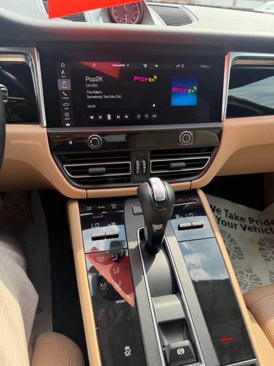 2022 Porsche Macan - Image 13 of 17