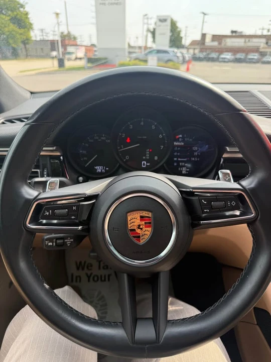 2022 Porsche Macan - Image 12 of 17