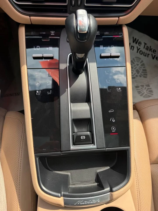 2022 Porsche Macan - Image 17 of 17
